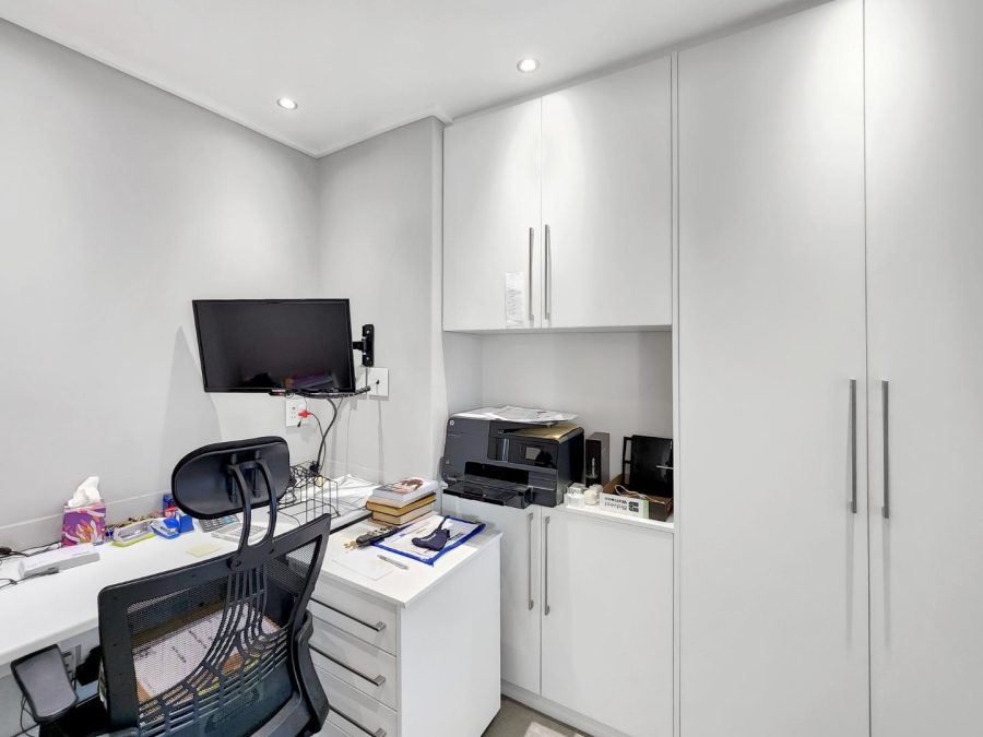 2 Bedroom Property for Sale in Sea Point Western Cape